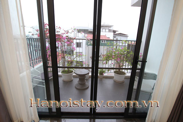 Căn hộ rộng 100m2, 2 phòng ngủ cho thuê giá tốt phố Xuân Diệu, quận Tây Hồ 4