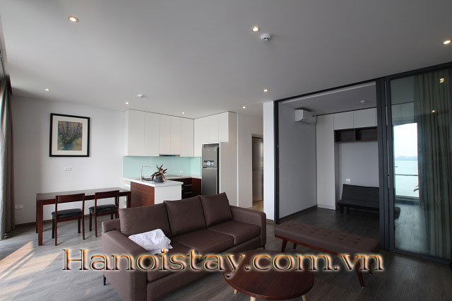 Cho thuê căn hộ dịch vụ view Hồ Tây và ban công siêu thoáng tại Quảng Khánh, Tây Hồ 1