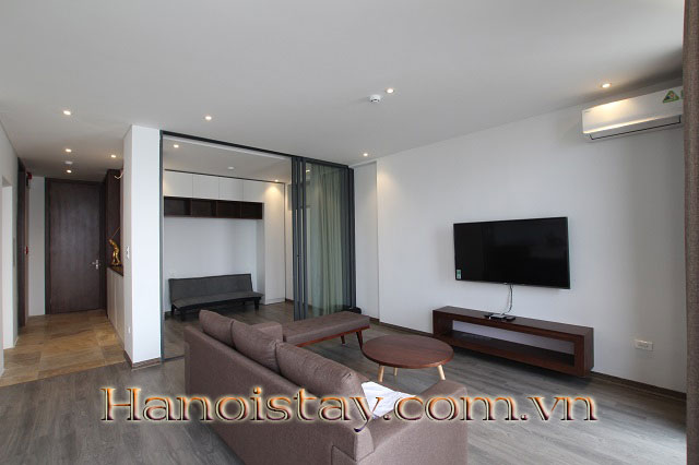 Cho thuê căn hộ dịch vụ view Hồ Tây và ban công siêu thoáng tại Quảng Khánh, Tây Hồ 3