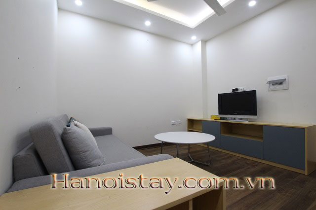 Tòa nhà còn duy nhất một căn hộ full đồ, có ban công cho thuê gần Văn Miếu Quốc Tử Giám 3