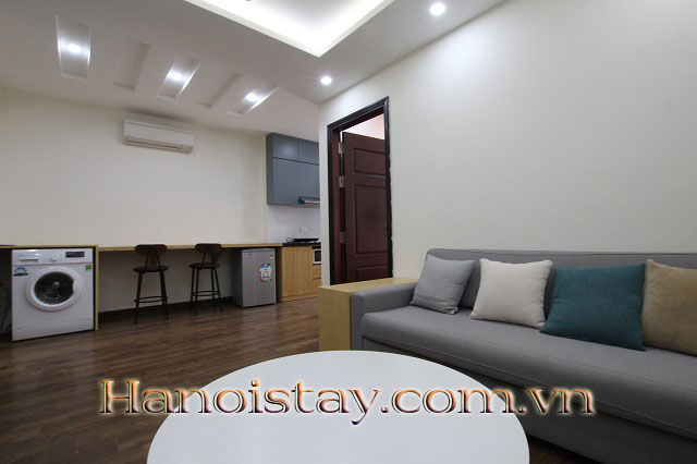 Tòa nhà còn duy nhất một căn hộ full đồ, có ban công cho thuê gần Văn Miếu Quốc Tử Giám 5
