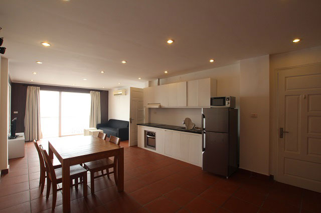 Căn hộ dịch vụ 2 phòng ngủ full tiện nghi, có view Hồ Tây cho thuê giá hợp lý 1