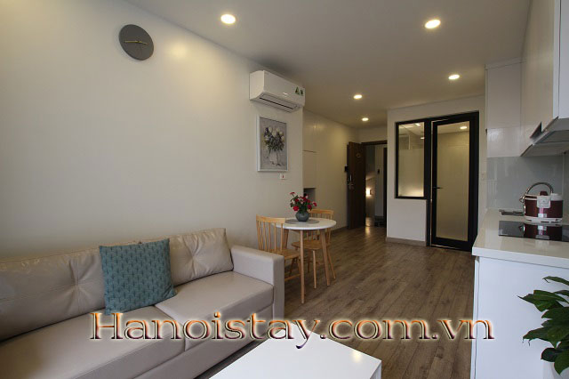 Căn hộ dịch vụ mới cho thuê chuyên nghiệp, có ban công lớn tại Tô Ngọc Vân, Tây Hồ 8