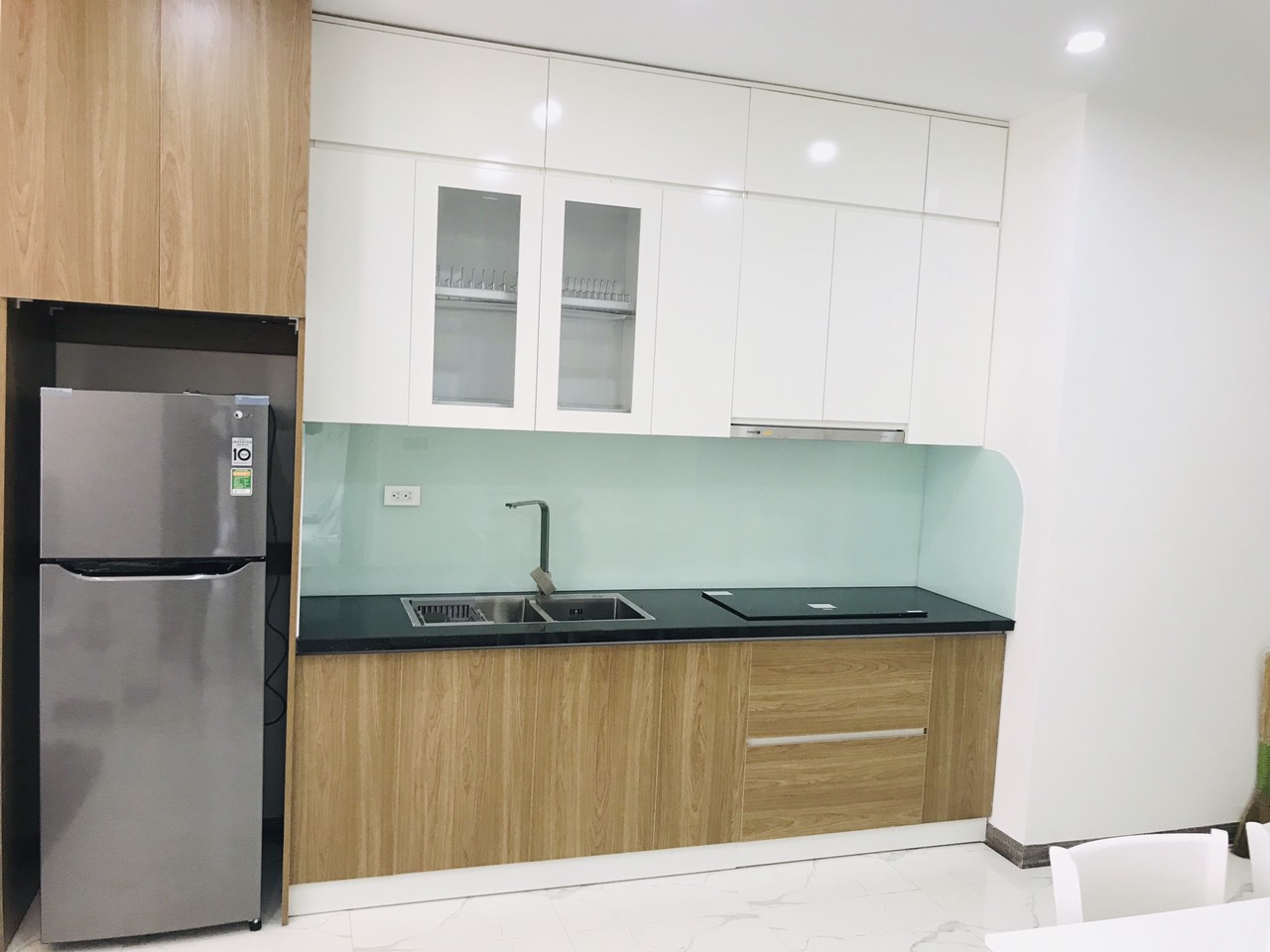 Căn hộ tầng 24 chung cư Vinhome Greenbay full nội thất cao cấp cho thuê 2