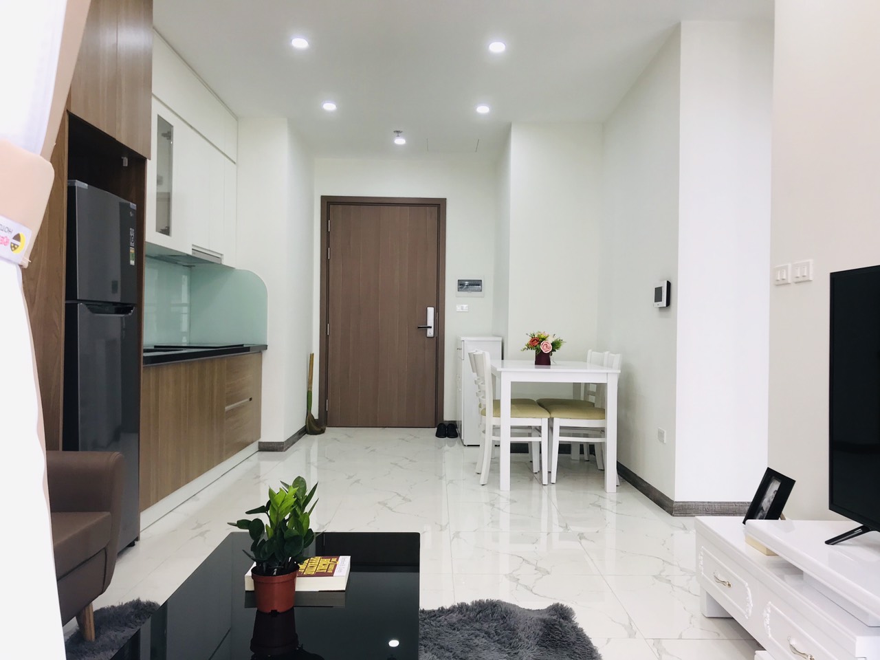 Căn hộ tầng 24 chung cư Vinhome Greenbay full nội thất cao cấp cho thuê 5