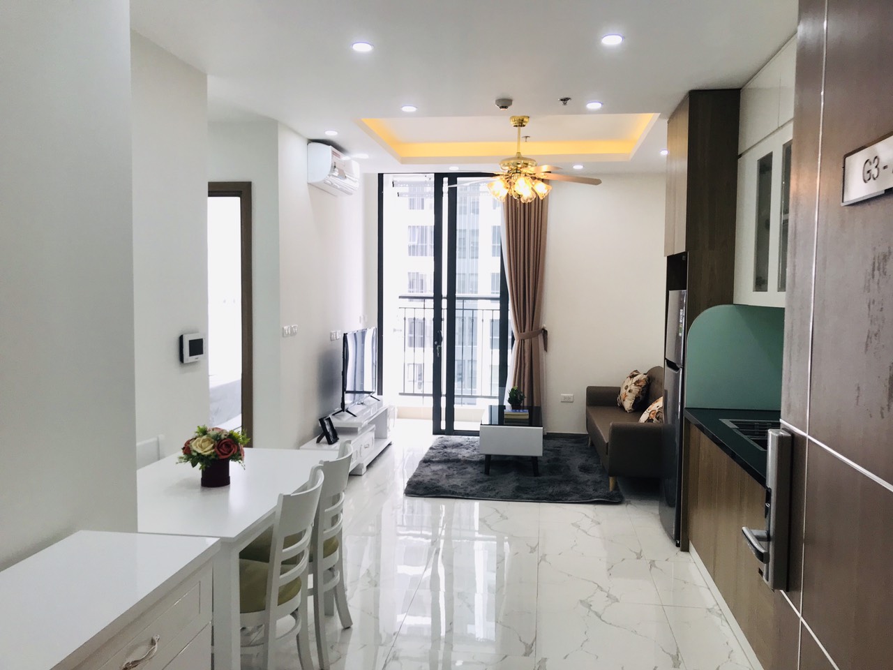 Căn hộ tầng 24 chung cư Vinhome Greenbay full nội thất cao cấp cho thuê 2