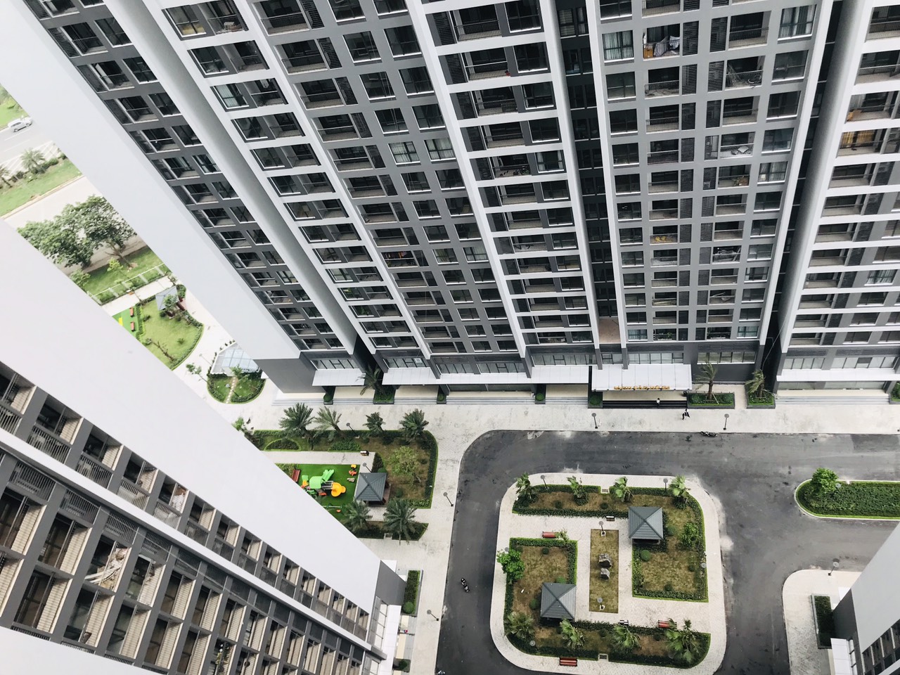 Căn hộ tầng 24 chung cư Vinhome Greenbay full nội thất cao cấp cho thuê 5
