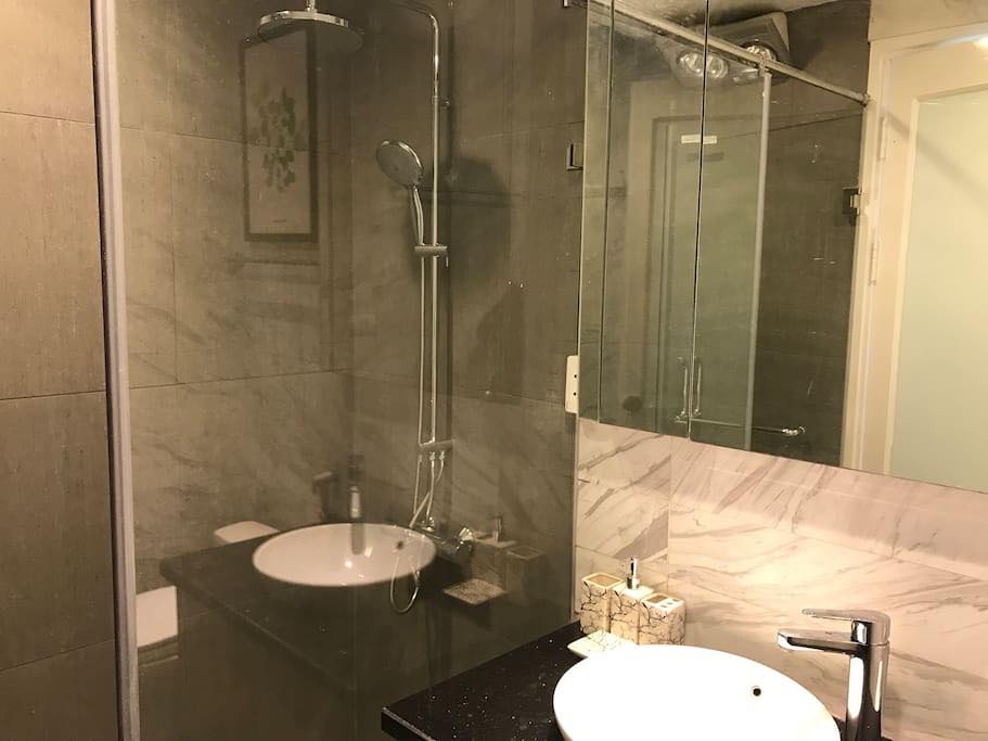 Cho thuê căn hộ chung cư Golden Westlake gồm 2 phòng ngủ, cho thuê giá tốt 6