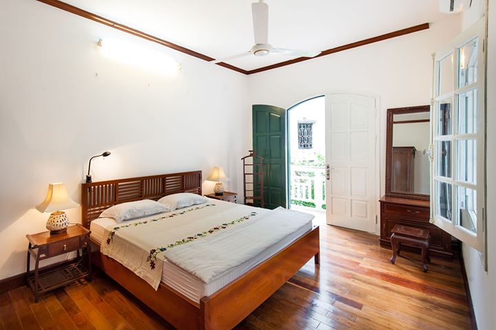 Cho người nước ngoài thuê nhà riêng gần Sun Grand City Lương Yên, có sân vườn rộng 4