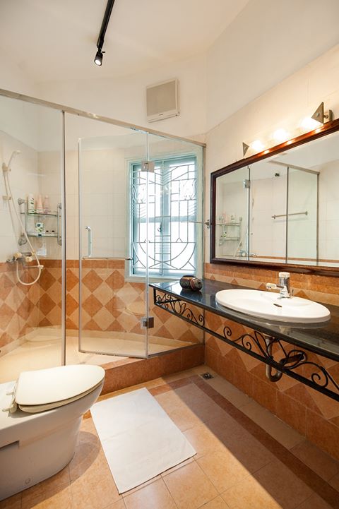 Cho người nước ngoài thuê nhà riêng gần Sun Grand City Lương Yên, có sân vườn rộng 5