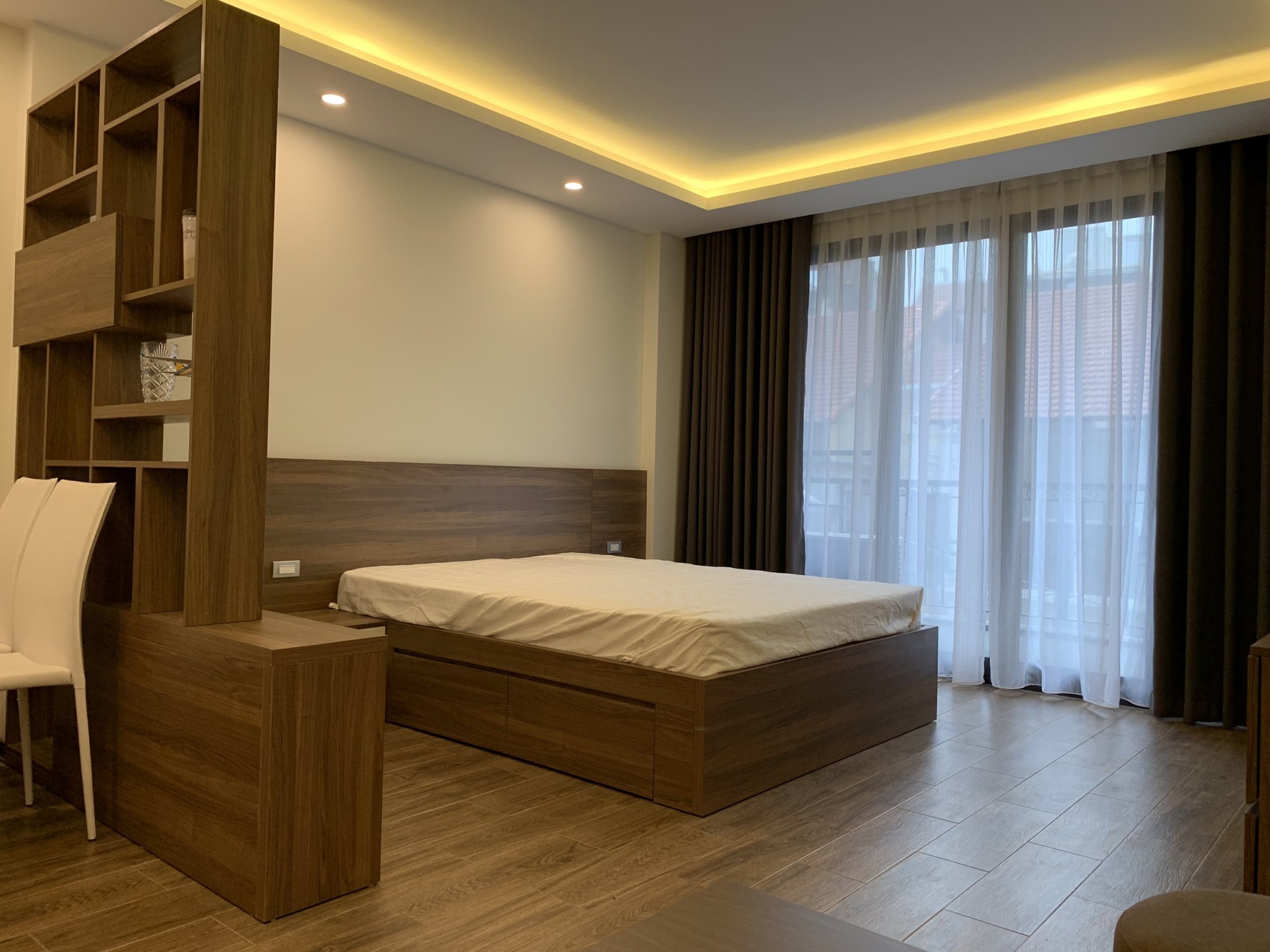 Căn hộ dịch vụ 2 phòng ngủ mới và đầy đủ nội thất cao cấp cho thuê cạnh hồ Trúc Bạch 3