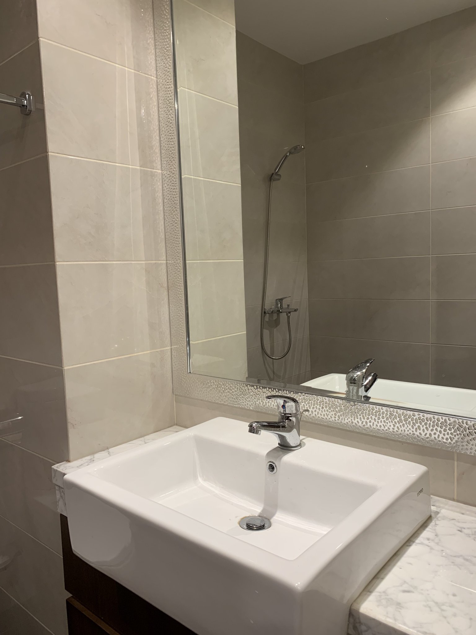 Căn hộ dịch vụ 2 phòng ngủ mới và đầy đủ nội thất cao cấp cho thuê cạnh hồ Trúc Bạch 7