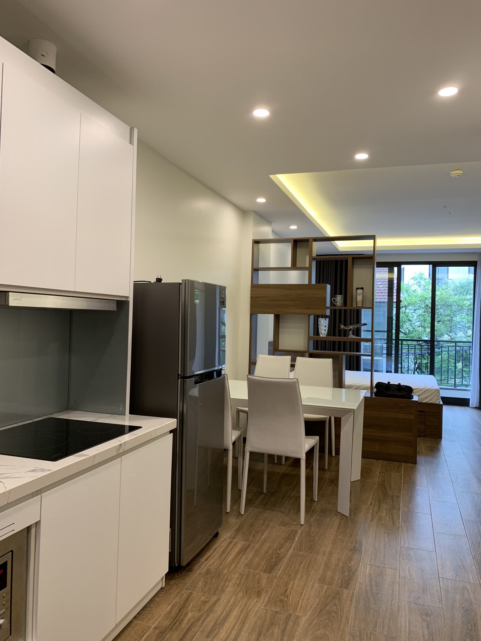 Căn hộ dịch vụ 2 phòng ngủ mới và đầy đủ nội thất cao cấp cho thuê cạnh hồ Trúc Bạch 9