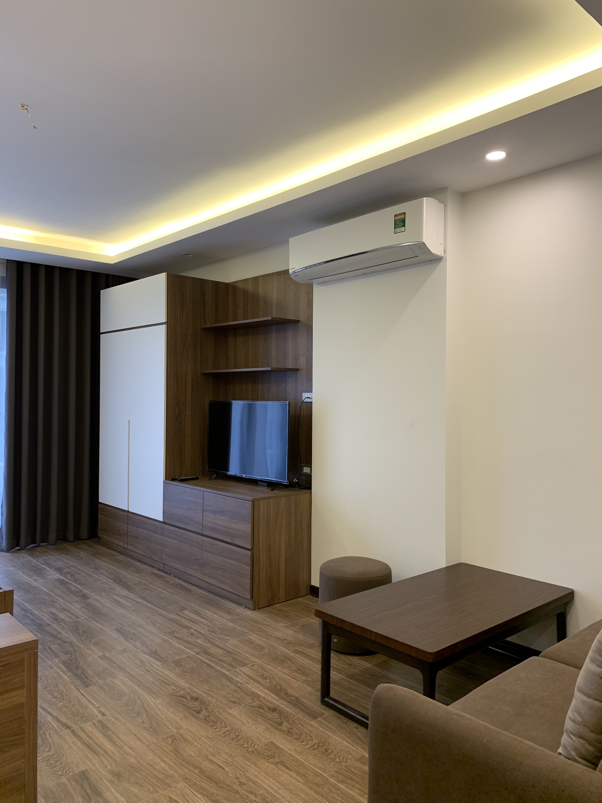Căn hộ dịch vụ 2 phòng ngủ mới và đầy đủ nội thất cao cấp cho thuê cạnh hồ Trúc Bạch 2
