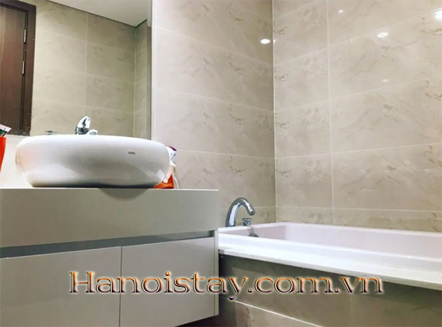 Nóng! Căn hộ 2 phòng ngủ cho thuê giá cực tốt tại tòa A1, Vinhome Gardenia, full nội thất 6