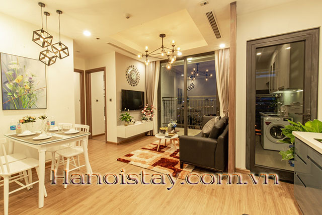 Căn hộ chính chủ tại Vinhomes GreenBay cho thuê ngắn hạn và dài hạn với Lake view cực đẹp 2