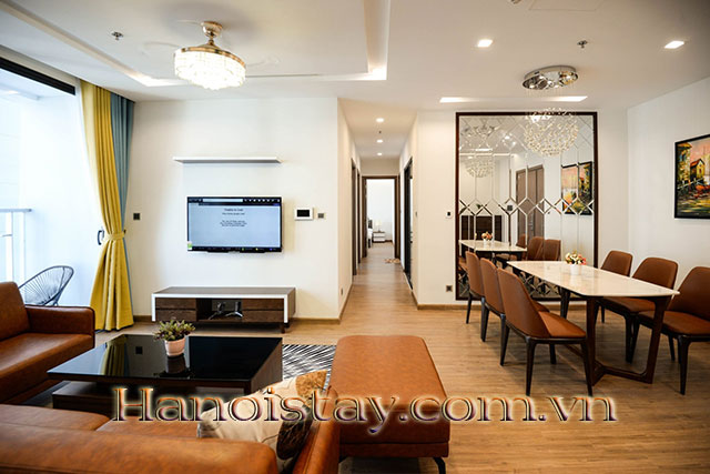 Căn hộ 3 phòng ngủ tầng cao, view tuyệt đẹp cho người nước ngoài thuê tại Vinhomes Metropolis, 1