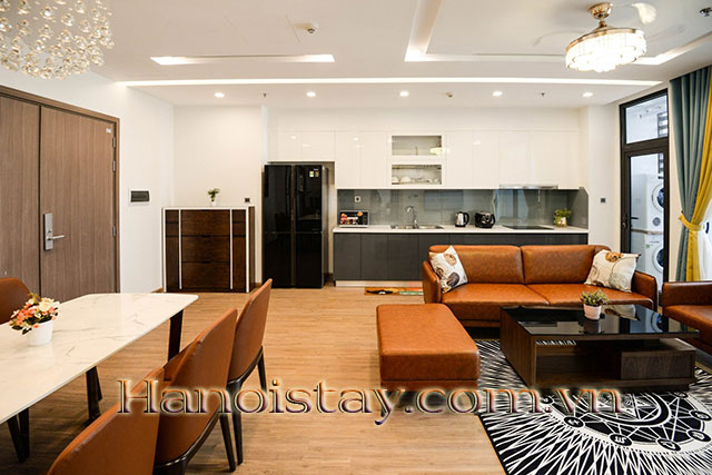 Căn hộ 3 phòng ngủ tầng cao, view tuyệt đẹp cho người nước ngoài thuê tại Vinhomes Metropolis, 2