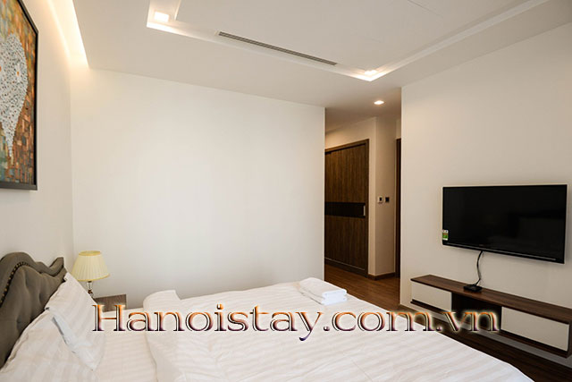 Căn hộ 3 phòng ngủ tầng cao, view tuyệt đẹp cho người nước ngoài thuê tại Vinhomes Metropolis, 10