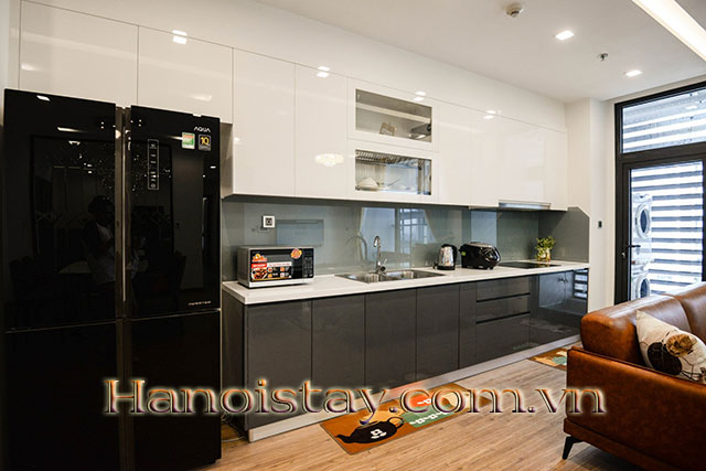 Căn hộ 3 phòng ngủ tầng cao, view tuyệt đẹp cho người nước ngoài thuê tại Vinhomes Metropolis, 3