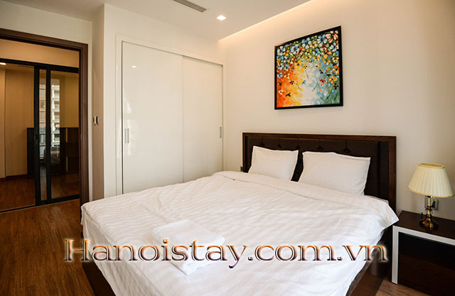 Căn hộ 3 phòng ngủ tầng cao, view tuyệt đẹp cho người nước ngoài thuê tại Vinhomes Metropolis, 2