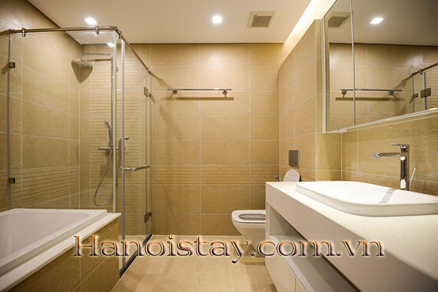 Căn hộ 3 phòng ngủ tầng cao, view tuyệt đẹp cho người nước ngoài thuê tại Vinhomes Metropolis, 3