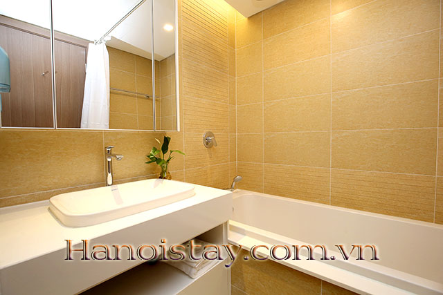 Chính chủ cho thuê căn hộ M3, Vinhomes Metropolis có view 2 hồ Giảng Võ và hồ Tây 10