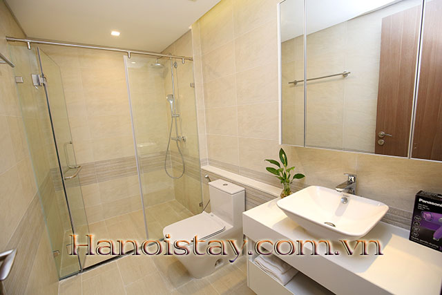 Chính chủ cho thuê căn hộ M3, Vinhomes Metropolis có view 2 hồ Giảng Võ và hồ Tây 9