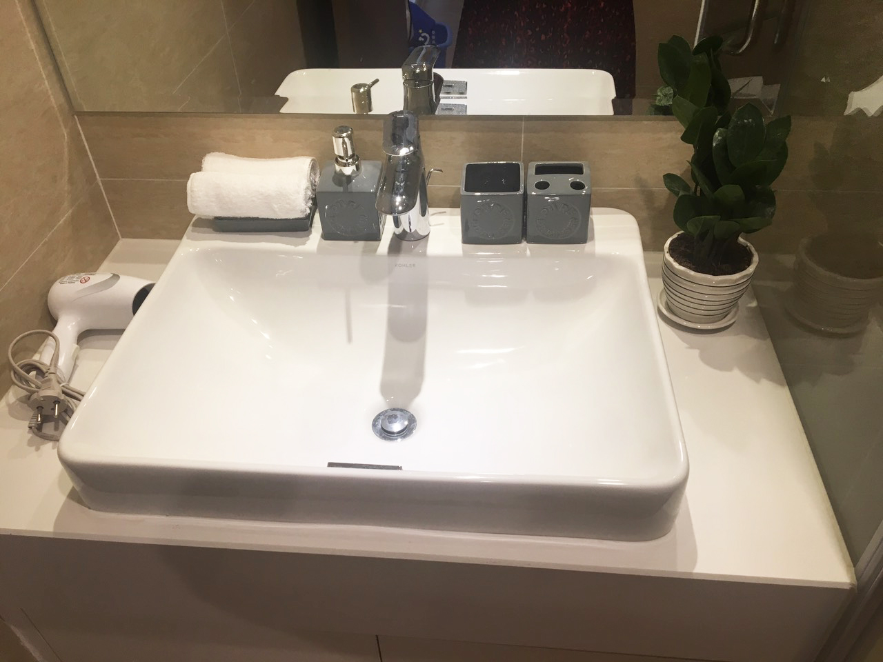 Cho thuê căn hộ dịch vụ tại chung cư Vinhomes Skylake Phạm Hùng, giá rẻ bất ngờ 7