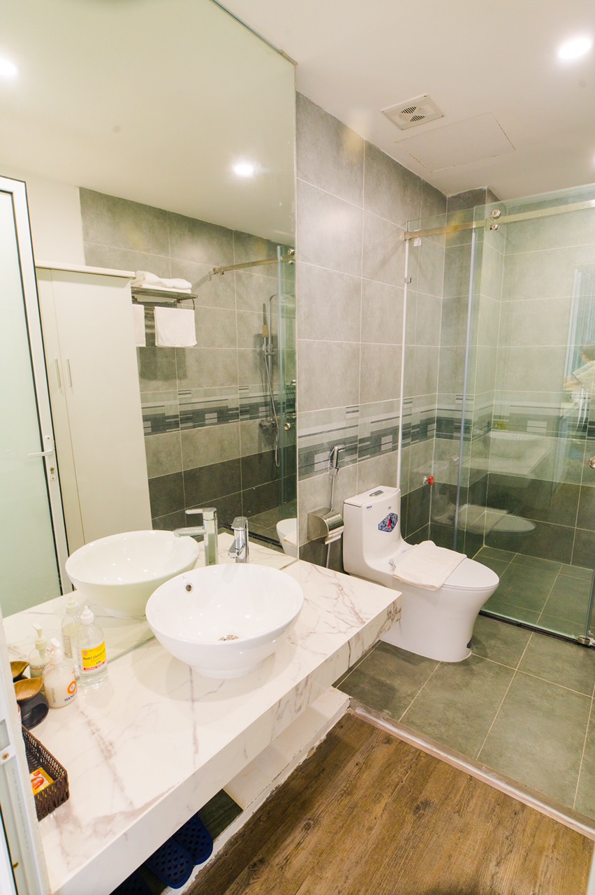 Cho thuê căn hộ 1 phòng ngủ độc, đẹp, sáng ngay Tràng Tiền Plaza và Hồ Hoàn Kiếm 2