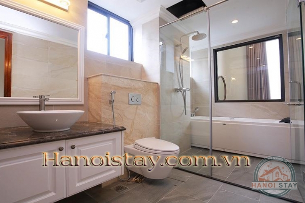 Cần cho thuê gấp căn hộ dịch vụ 2 ngủ View Hồ Tây thơ mộng tại Làng Yên Phụ 4
