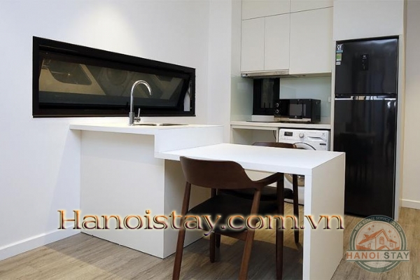 Cho thuê căn hộ dịch vụ 1 phòng ngủ xinh xắn ngay sát công viên nước Hồ Tây 2