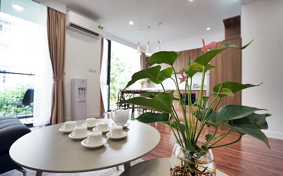 Cho thuê căn hộ dịch vụ cao cấp 2 phòng ngủ đầy đủ nội thất tại Tây Hồ, ban công rất đẹp 7