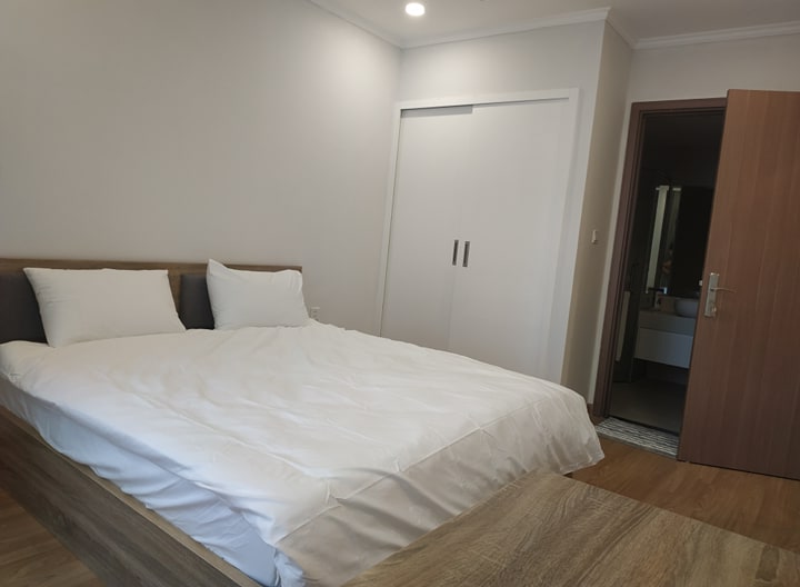 Căn hộ chính chủ cho thuê full nội thất tại tầng 41 Vinhome Metropolis, quận Ba Đình 9