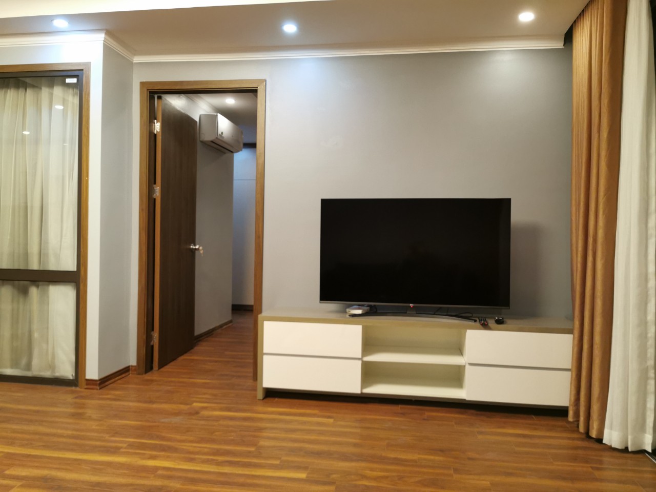 Căn hộ cao cấp cho người nước ngoài thuê tại chung cư Tân Hoàng Minh, quận Tây Hồ 10