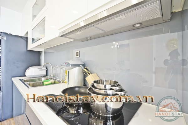 Căn hộ full đồ với 4 phòng ngủ view Hồ cho thuê tại Vinhome Metropolis, 29 Liễu Giai 1