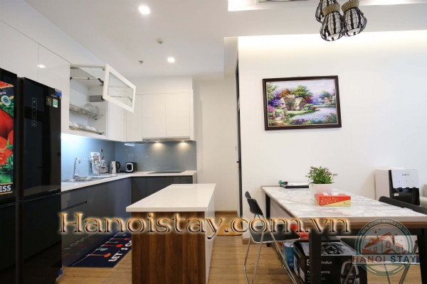 Chính chủ bán căn hộ M1 tại Vinhome Metropolis với 3 phòng ngủ, full đồ hiện đại 3