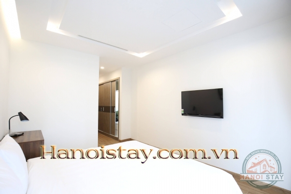 Chính chủ bán căn hộ M1 tại Vinhome Metropolis với 3 phòng ngủ, full đồ hiện đại 1