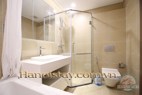 Chính chủ bán căn hộ M1 tại Vinhome Metropolis với 3 phòng ngủ, full đồ hiện đại 2
