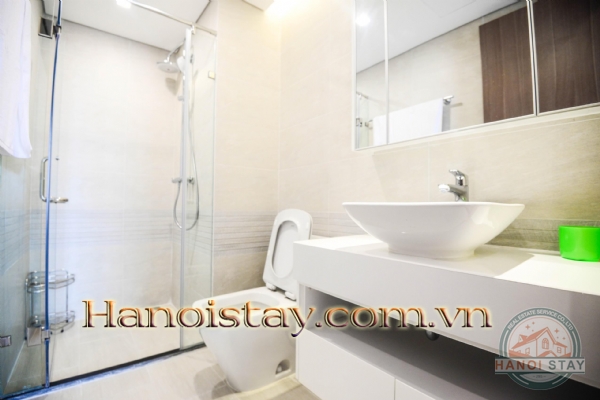Siêu Hot!! Cho khách nước ngoài thuê căn hộ chính chủ M2, tầng cao Vinhome Metropolis 7