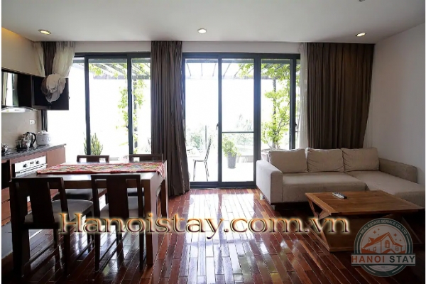 Cho thuê căn hộ 2 hòng ngủ view hồ Tây có ban công siêu rộng 3