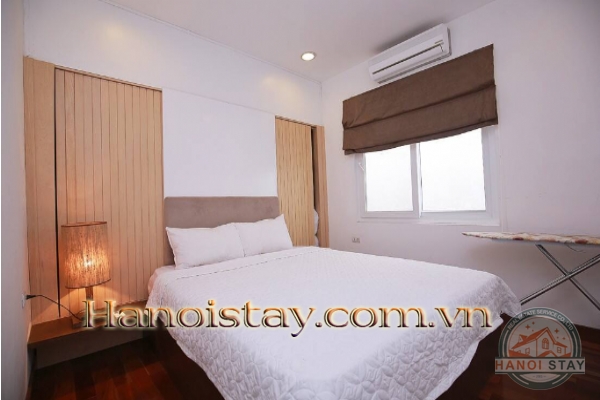 Cho thuê căn hộ 2 hòng ngủ view hồ Tây có ban công siêu rộng 4