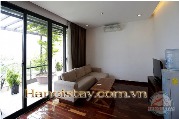 Cho thuê căn hộ 2 hòng ngủ view hồ Tây có ban công siêu rộng 6