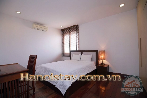 Cho thuê căn hộ 2 hòng ngủ view hồ Tây có ban công siêu rộng 8