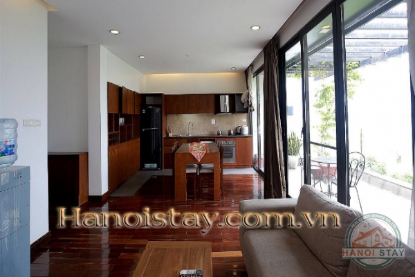 Cho thuê căn hộ 2 hòng ngủ view hồ Tây có ban công siêu rộng 10