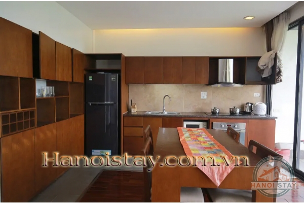Cho thuê căn hộ 2 hòng ngủ view hồ Tây có ban công siêu rộng 13