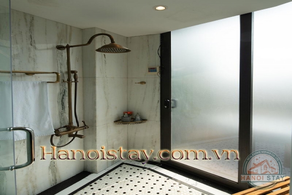 Cho thuê căn hộ thiết kế độc đáo với 2 phòng ngủ tại quận Hoàn Kiếm 23