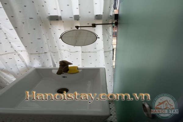 Cho thuê căn hộ thiết kế độc đáo với 2 phòng ngủ tại quận Hoàn Kiếm 33