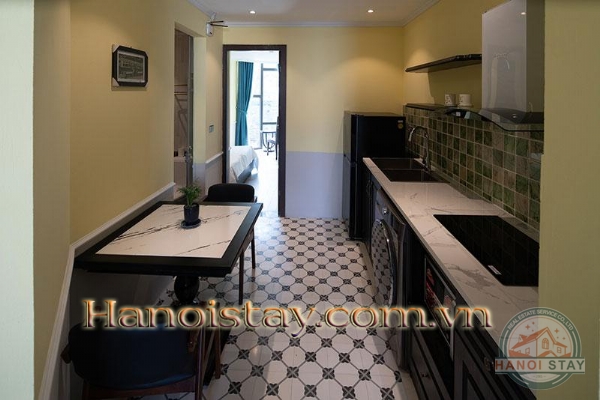 Cho thuê căn hộ thiết kế độc đáo với 2 phòng ngủ tại quận Hoàn Kiếm 36