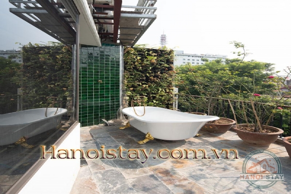 Cho thuê căn hộ thiết kế độc đáo với 2 phòng ngủ tại quận Hoàn Kiếm 1